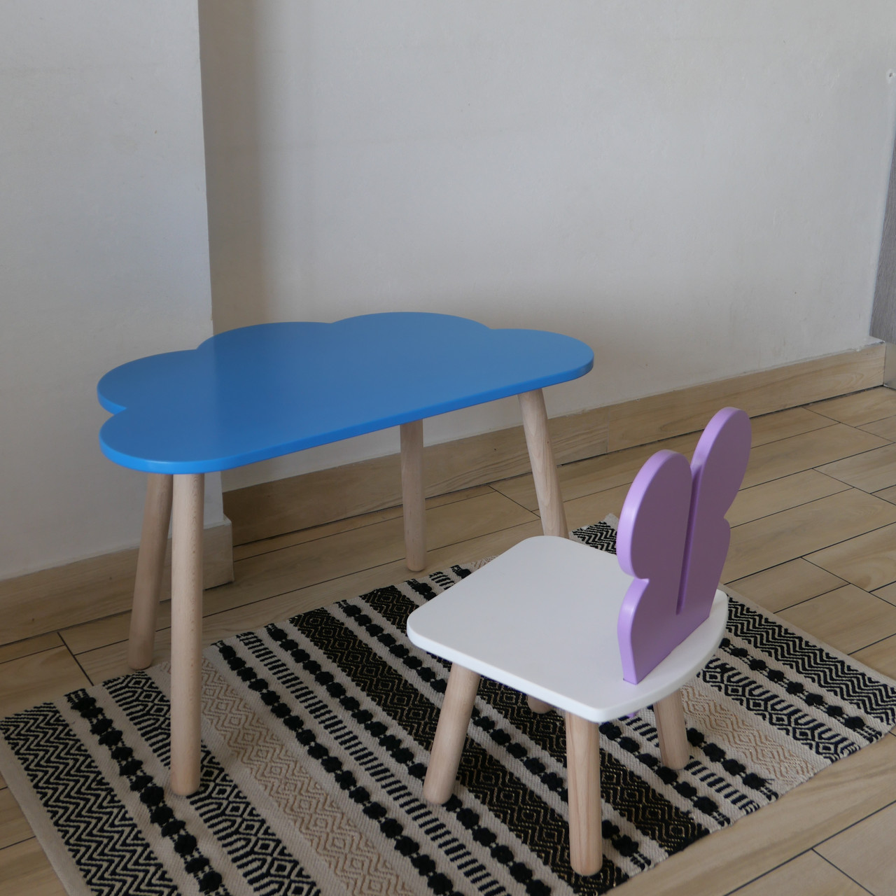 Комплект дитячий стіл блакитний хмаринка та стілець білий бузковий Метелик. Для діток 1-ї групи зрост 93-116см, фото 1