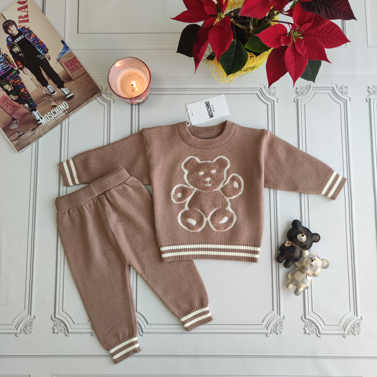 Дитячий бежевий в'язаний костюм Moschino для новонароджених ALL471