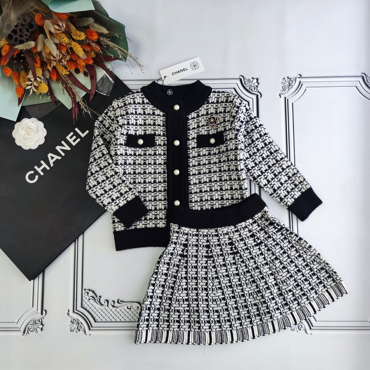 В'язаний чорний букльований костюм для дівчинки, комплект кардиган зі спідницею