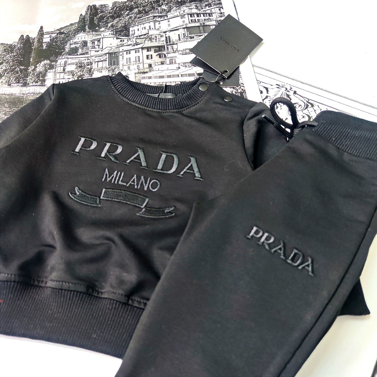 Дитячий чорний прогулянковий костюм Прада для новонароджених