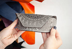 Футляр для окулярів шкіряний сірий з орнаментом Сонечко | очешник шкіра