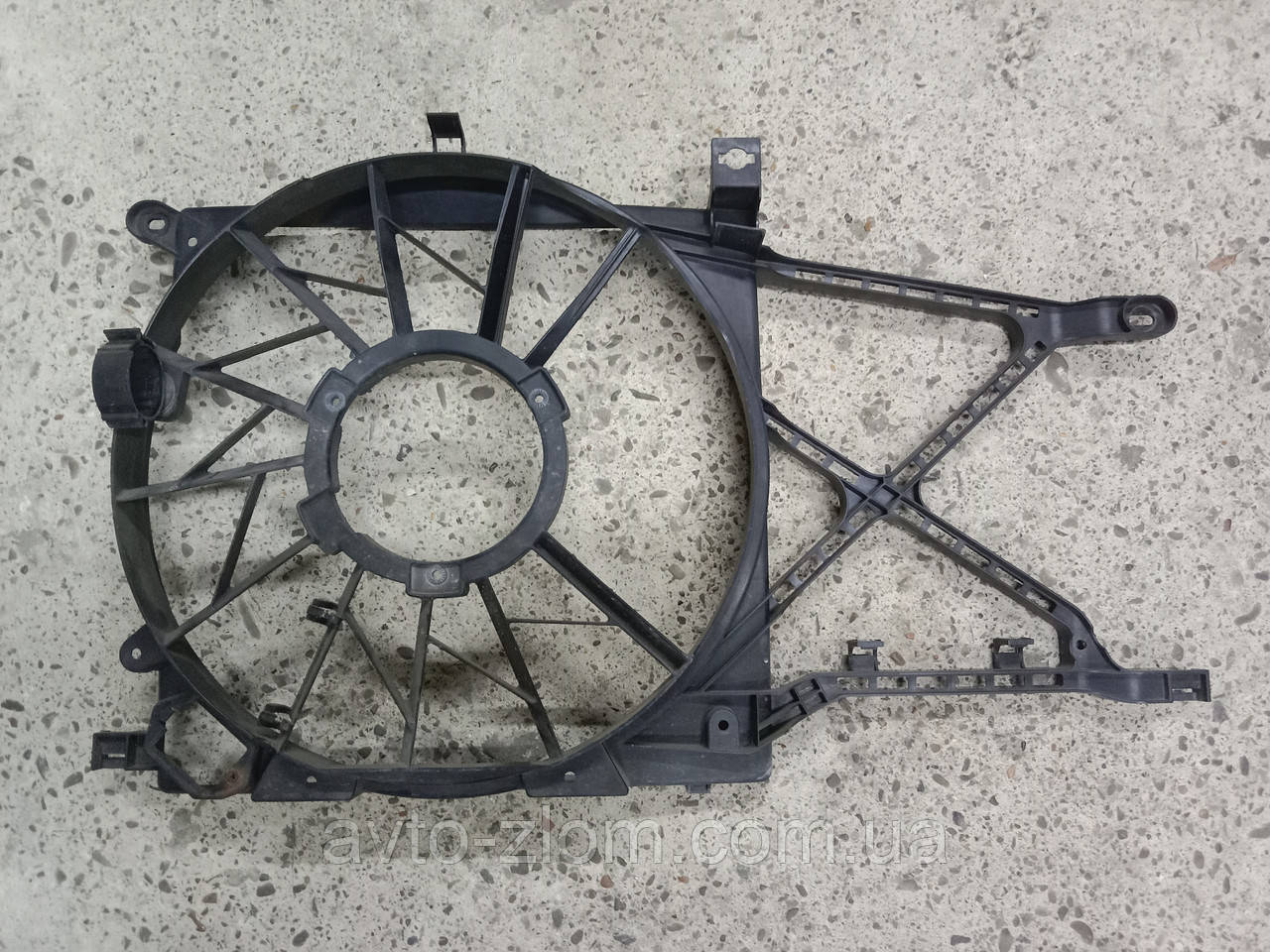 Дифузор вентилятора радіатора Opel Astra H, Opel Astra h 1,6-1,8 16V. 13128815, 0130303956., фото 1