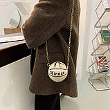 Жіноча кругла сумка хутряна 10406 WINNER м'яч на ланцюжку біла, фото 4