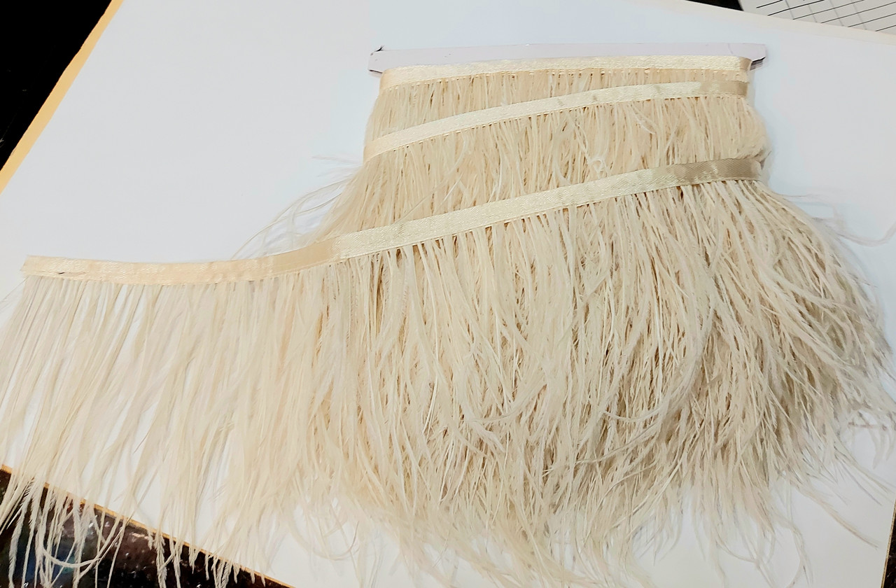 Перова тасьма, пір'я страуса на тасьмі, 12-14 см. Ціна за 1 метр Айворі