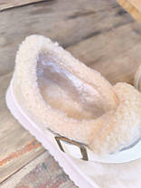 Угги-тапки UGG короткие БЕЖЕВЫЕ BEIGE с ремешком на высокой подошве с утепленной стелькой, фото 6