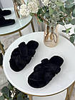 Чорні тапочки жіночі з хутром навхрест Жіночі домашні шльопанці хутряні з відкритими пальцями Пухнасті шльопанці, фото 2