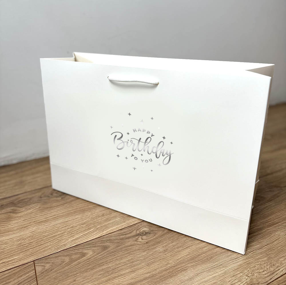 Пакет подарунковий з тисненням "Happy Birthday" срібло (280*400*125)