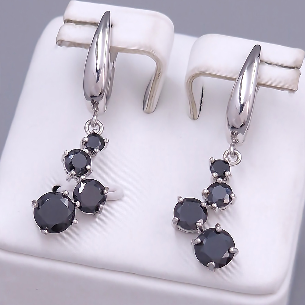 Сережки ХР. Родій. Камені: циркон. Довжина: 38 мм. Ширина: 10 мм.