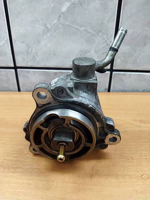 RF7J18G00 Mazda Насос вакуумный 2.0 дизель mazda 3 bk mazda 5 cr