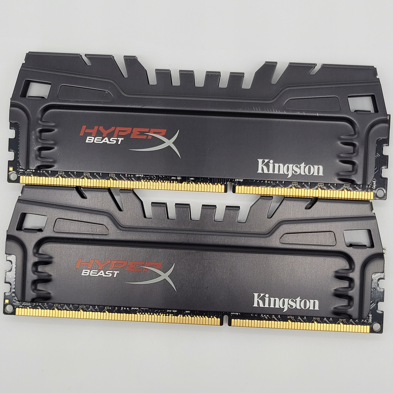 Пара оперативної пам'яті Kingston HyperX BEAST DDR3 16Gb (2x8Gb) 2400MHz 19200U 2R8 CL11 (HX324C11T3K2/16) Б/В