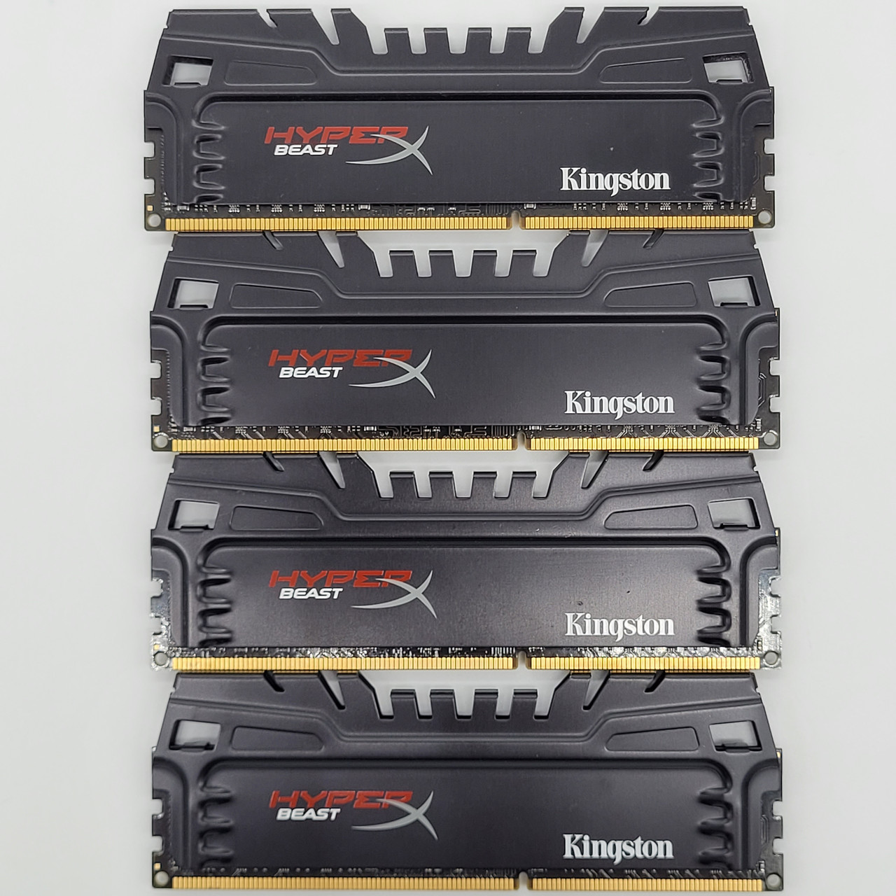 Комплект оперативної пам'яті Kingston DDR3 32Gb (4*8Gb) 2400MHz PC3 19200U 2R8 CL11 (HX324C11T3K2/16) Б/В