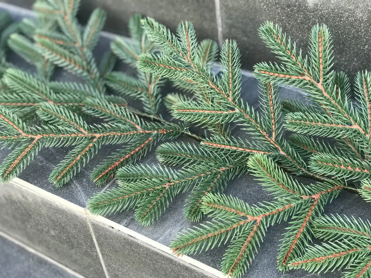 Штучна гірлянда на новорічні свята зелена Хвоя Traditional 120 см -, фото 1