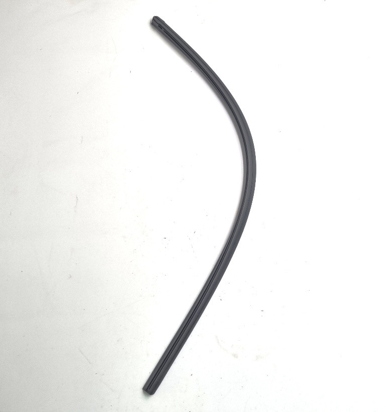 Гумка склоочисника права, пасажир 450мм, оригінал 8250B038 Аутлендер III 2013-2022