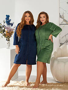 Халат жіночий прямий фасон,дві кишені з боків і застібається на блискавку по центру