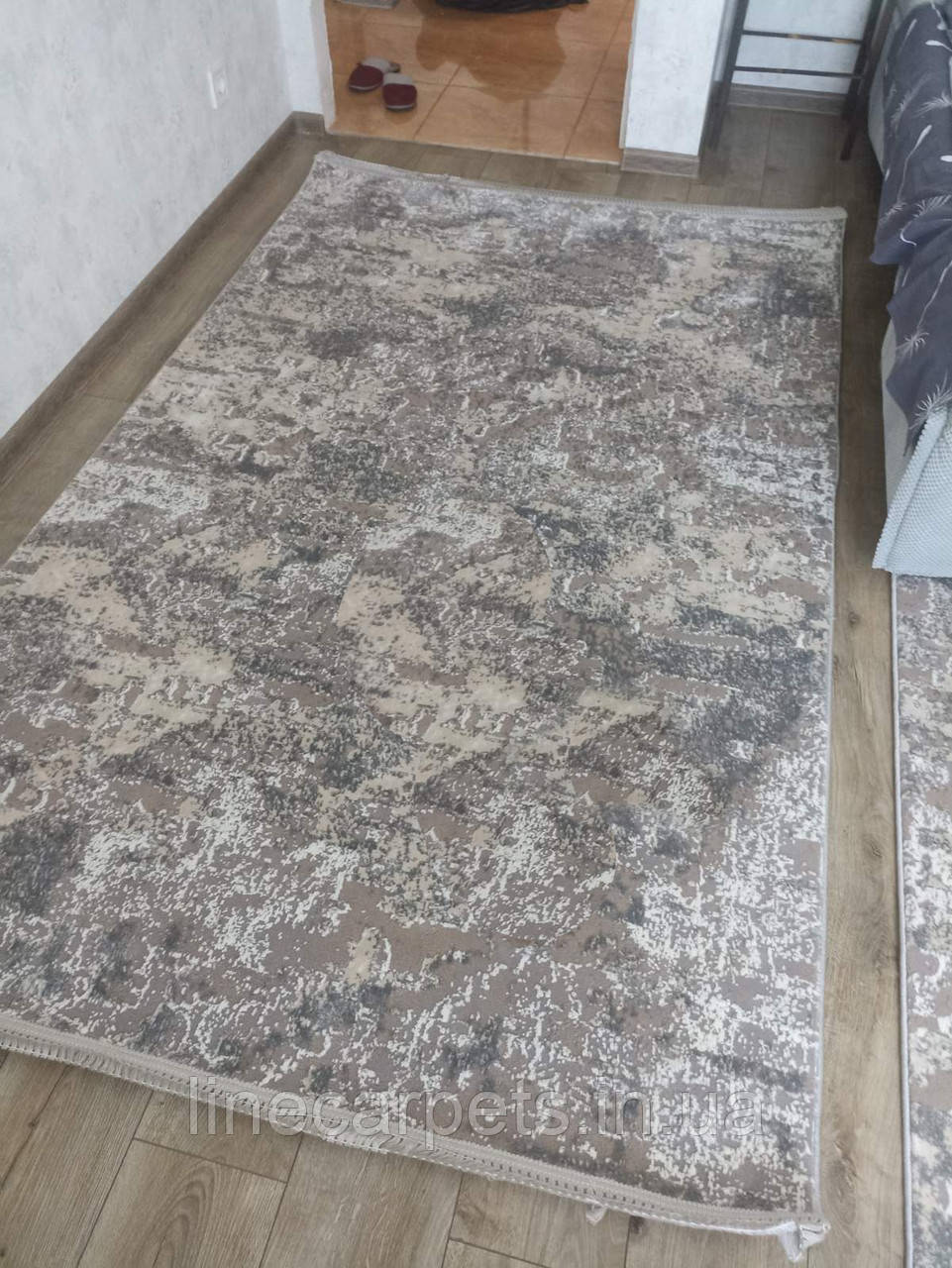 Сучасний килим   машинного виробництва LEVADO 03710D L.GREY/BEIGE