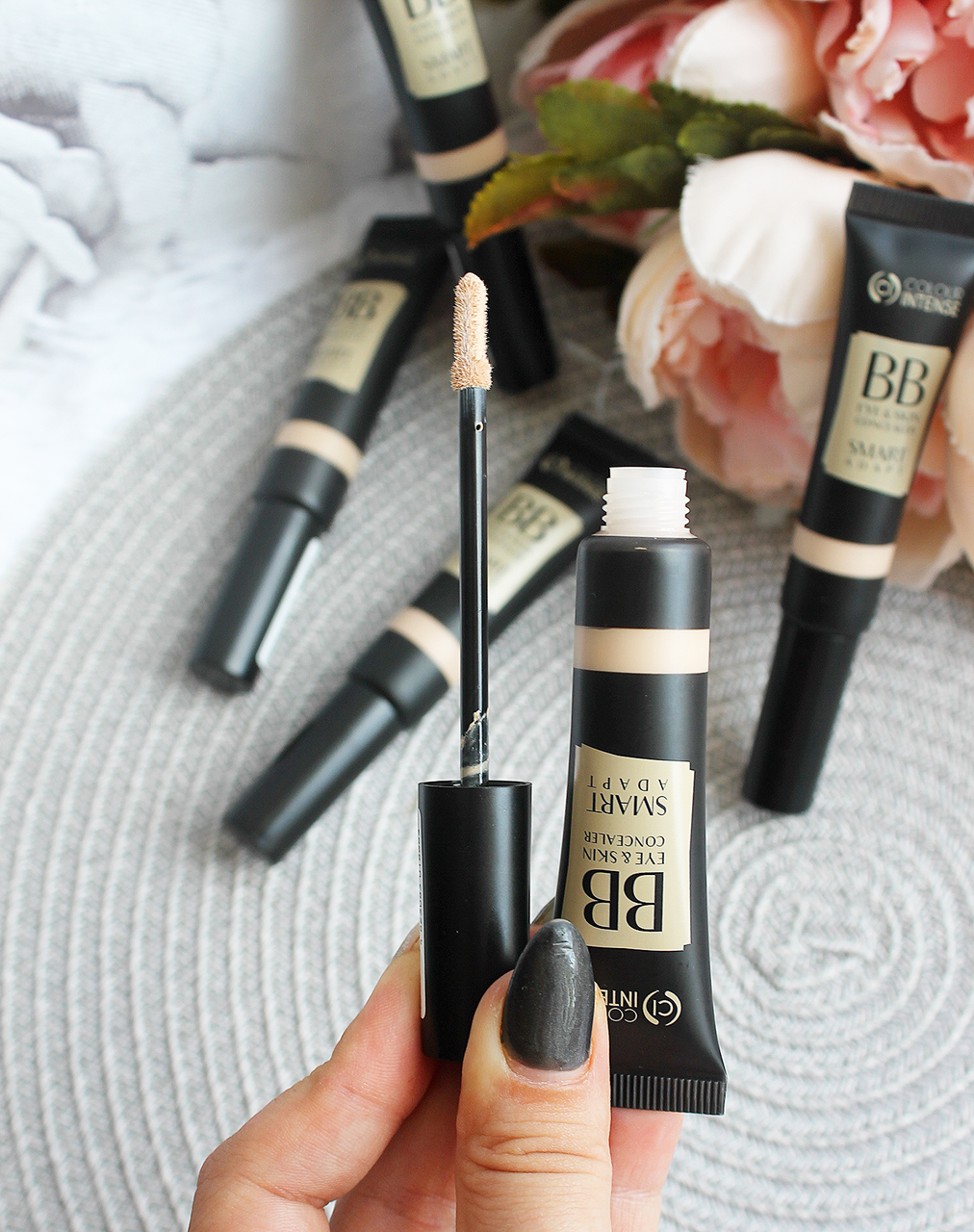 Консилер для вишуканої кімнати Colour Intense Smart Adapt ВВ Eye&Skin Concealer No 01 Light Ivory світлій