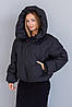 Жіноча зимова оверсайз куртка чорного кольору з капюшоном, фото 2
