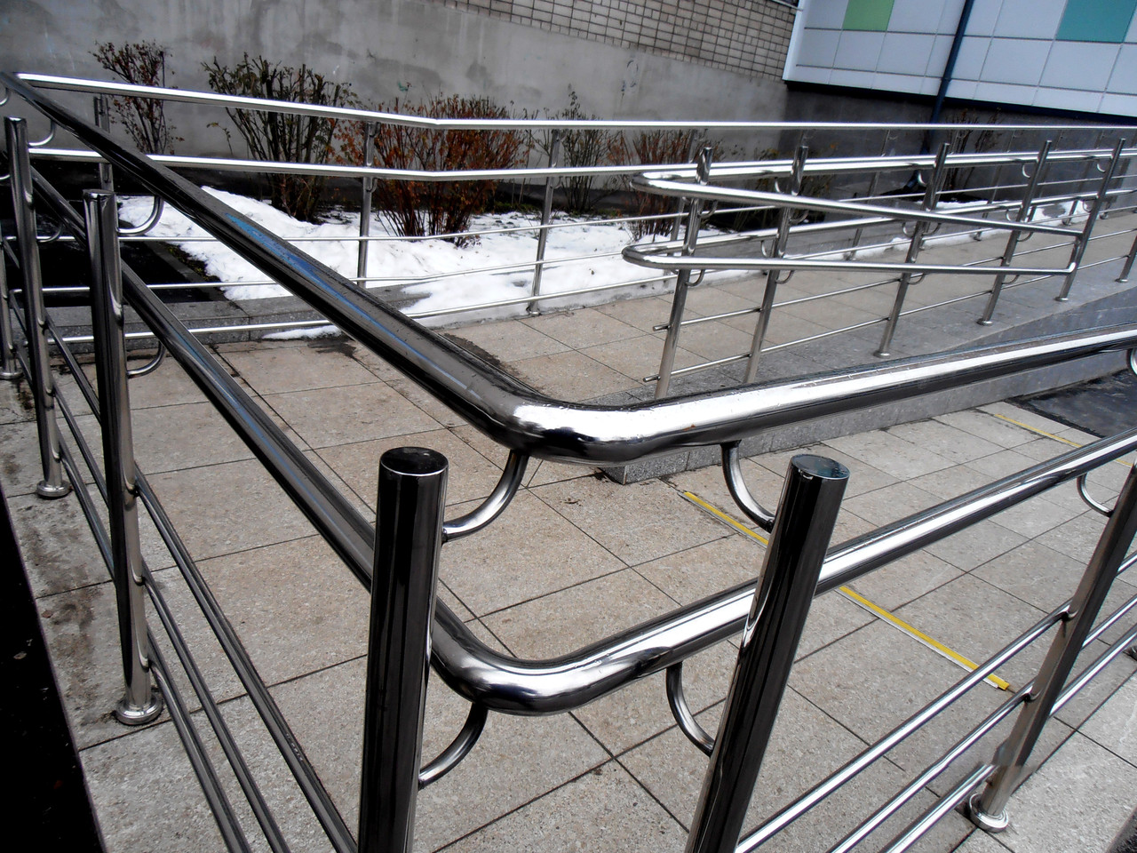 Ограніння пандуса з неіржавкої сталі AISI 201, поруч Ø 38 мм, стійка Ø 42 мм, 2 ригелі Ø12 мм, Татарбунари