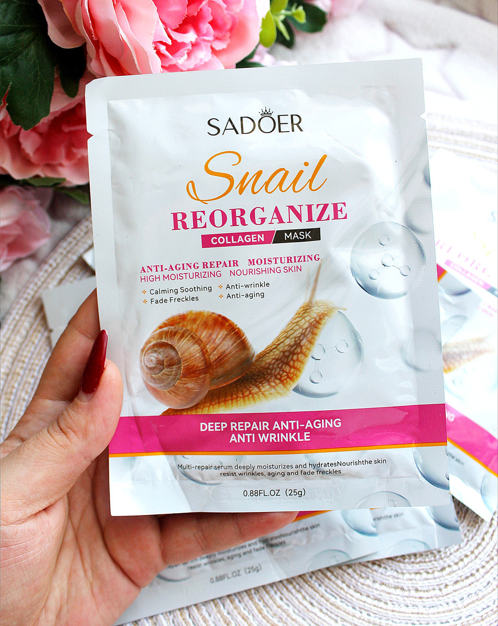 Омолоджувальна маска для обличчя з муцином равлика Sadoer Snail Reorganize Collagen Mask