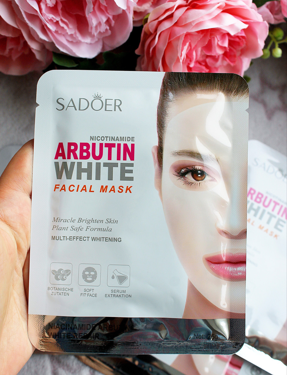 Тканинна вибілювальна маска для обличчя з арбутином Sadoer Arbutin White facial mask, фото 1