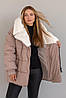 Якісна тепла бежева жіноча зимова куртка з хутряним капюшоном під норку, фото 4