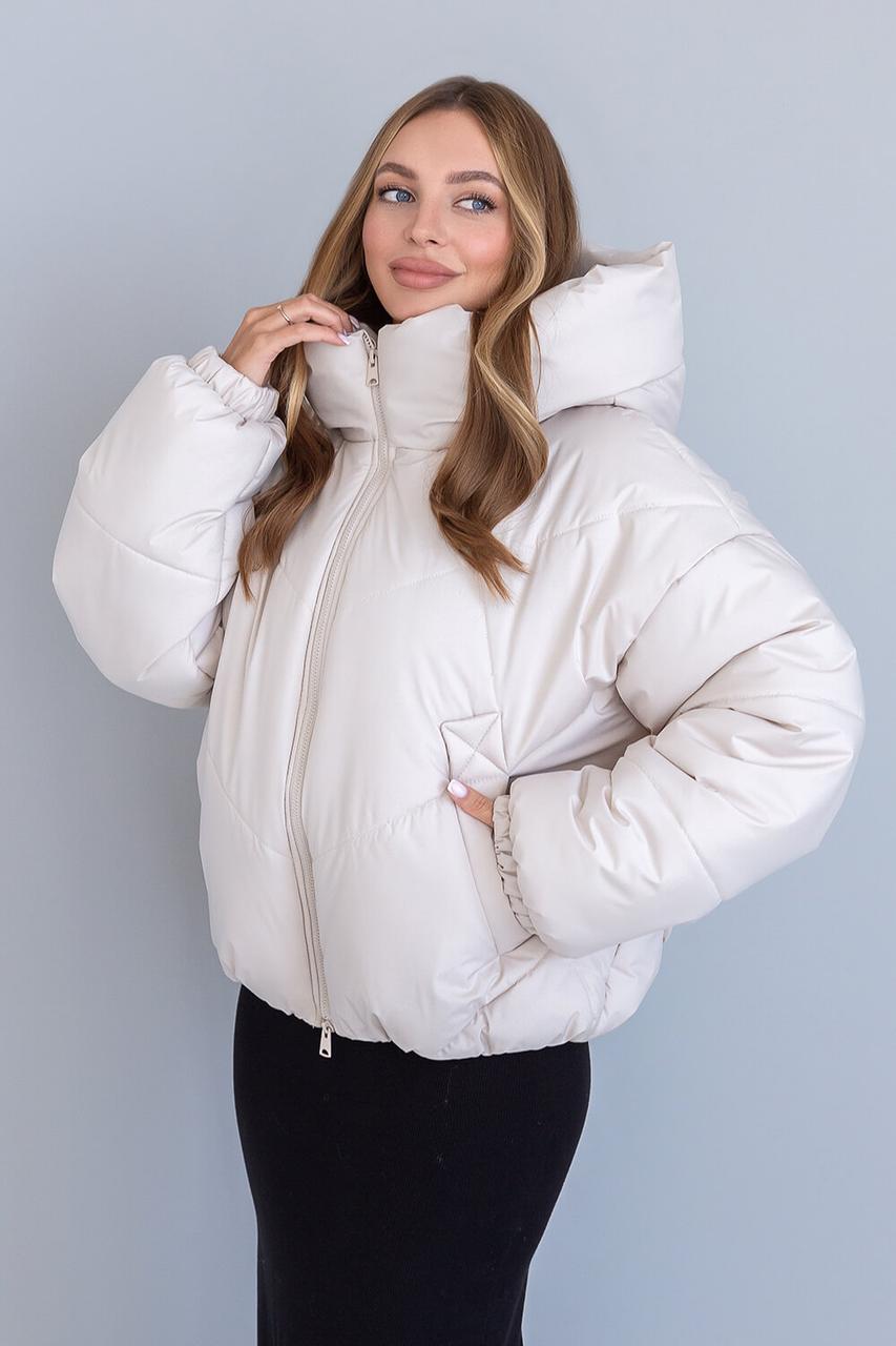 Молодіжна жіноча зимова куртка оверсайз молочного кольору з капюшоном, фото 1