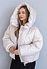 Молодіжна жіноча зимова куртка оверсайз молочного кольору з капюшоном, фото 3