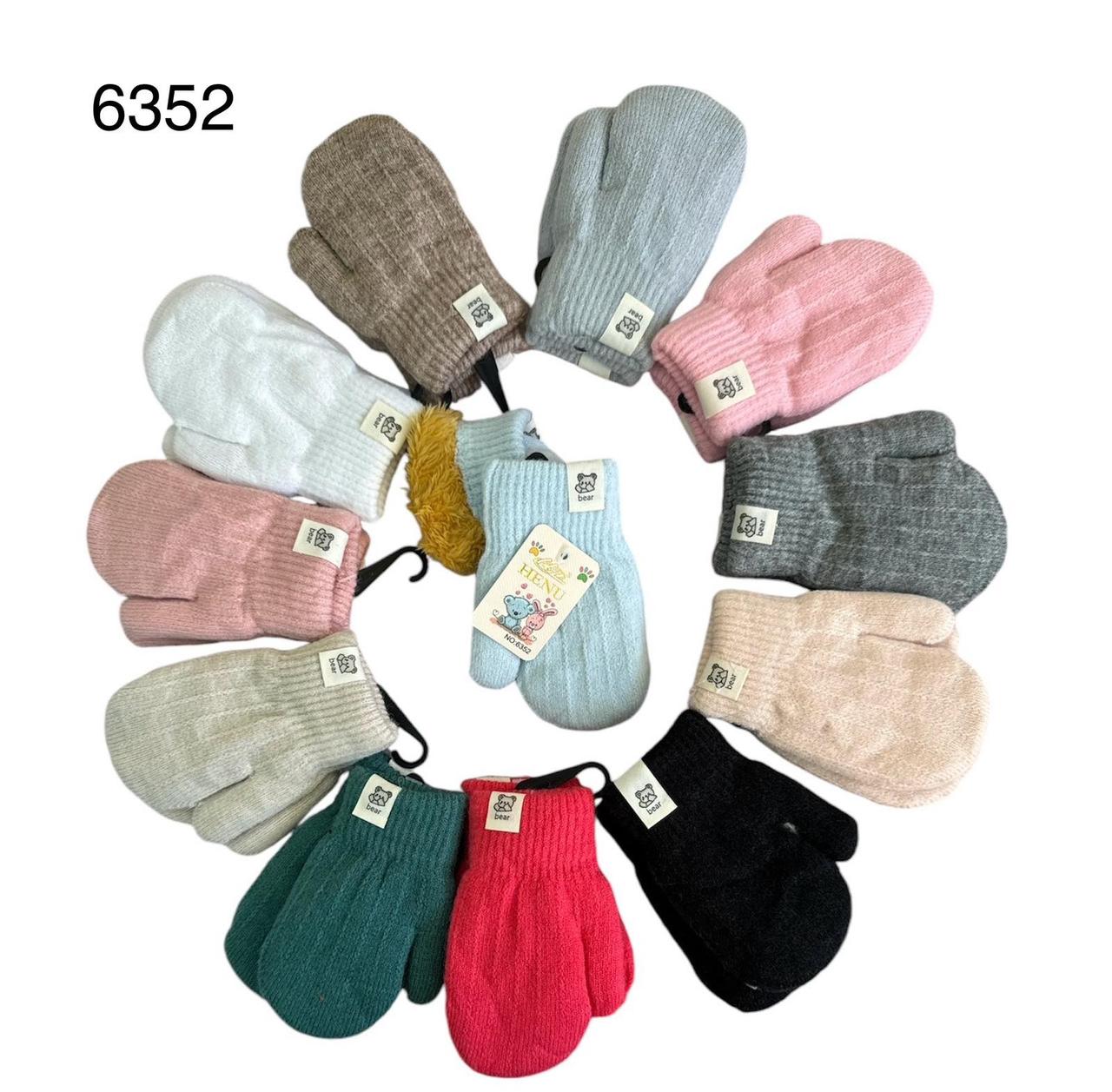 Оптом Стильні однотонні дитячі рукавиці на зимовий сезон