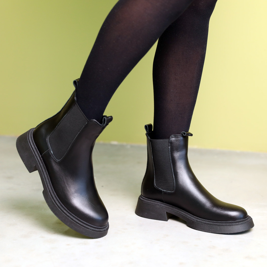 Демісезонні черевики челсі на гумках у чорному кольорі з натуральної шкіри