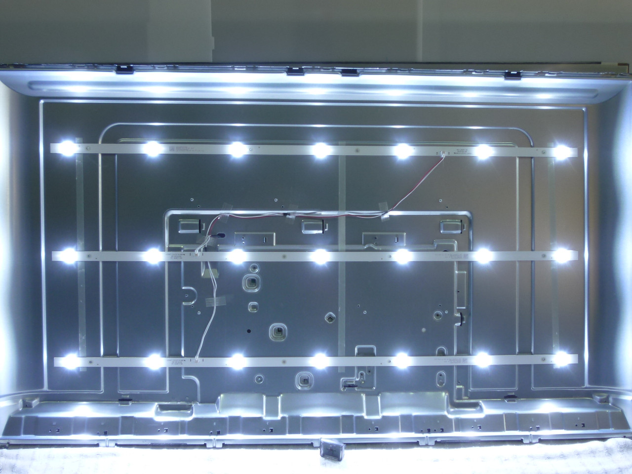 Світлодіодні LED-лінійки MS-L2570 V2 (LED TV Bravis LED-43G5000+T2 Black). (Б/В)
