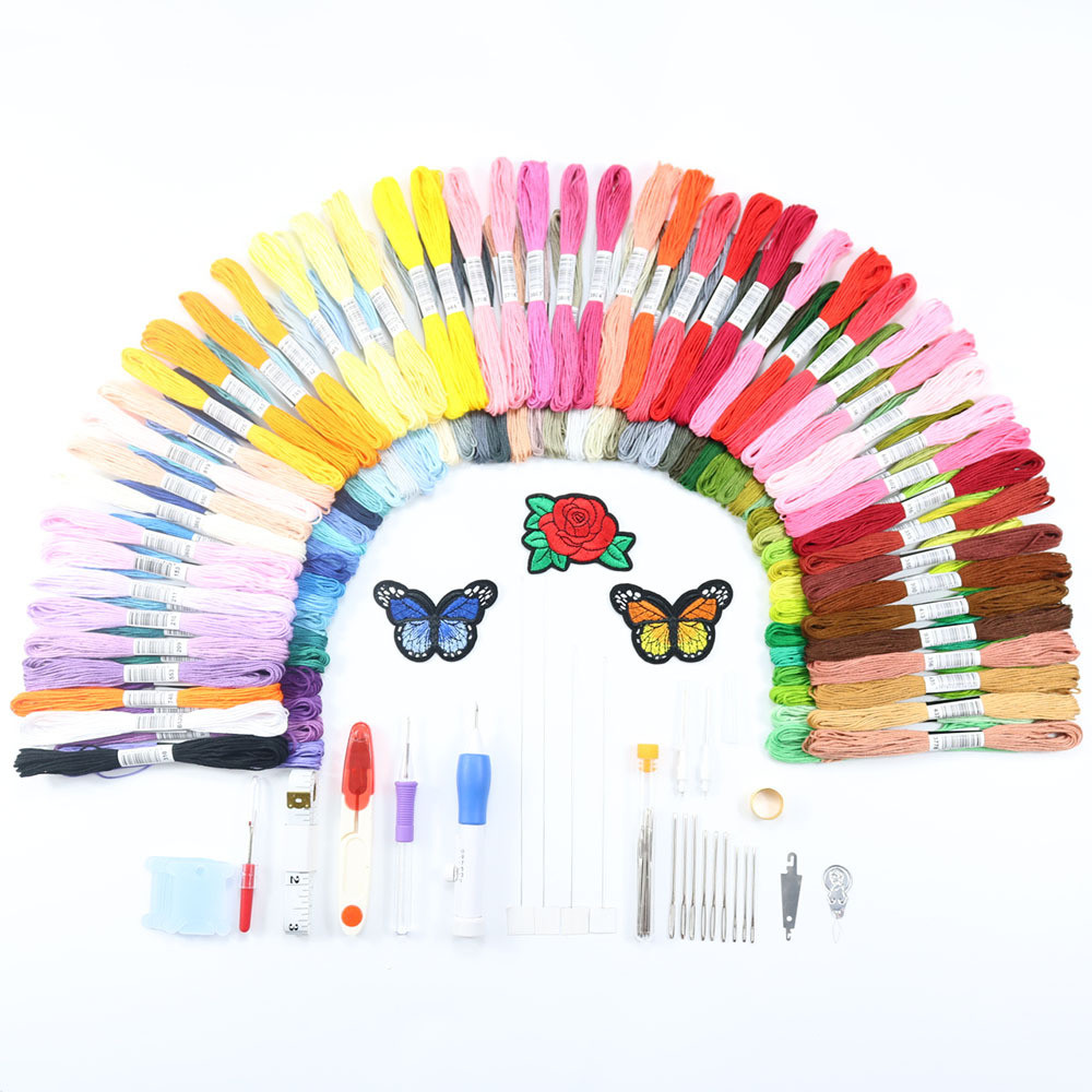 Набір для вишивання + 150 кольорових муліне та 4 вишиті нашивки