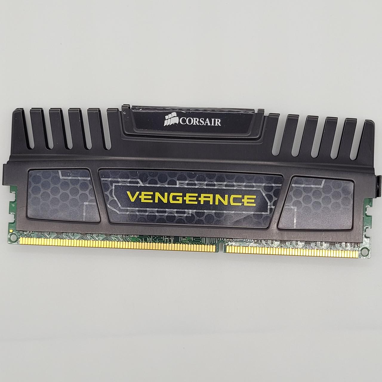 Ігрова оперативна пам'ять Corsair Vengeance DDR3 8Gb 1600MHz 12800U 2R8 CL10 (CMZ32GX3M4X1600C10) Б/В