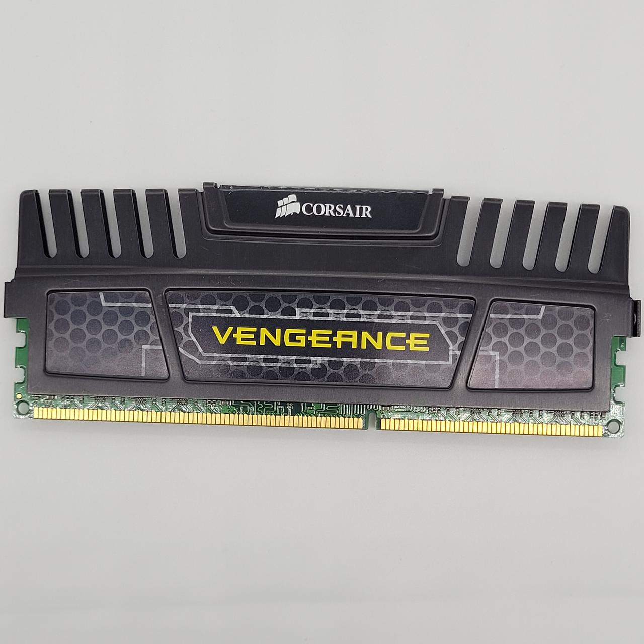 Ігрова оперативна пам'ять Corsair Vengeance DDR3 8Gb 1866MHz 14900U 2R8 CL10 (CMZ32GX3M4X1866C10) Б/В