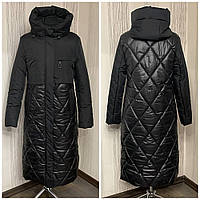 Жіноче зимове довге тепле пальто пуховик чорного кольору на блискавці з капюшоном Р 46-54 Молодіжне пальто