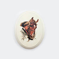 Декоративна дерев'яна овальна картина Дама з конем хрко0010б10х15