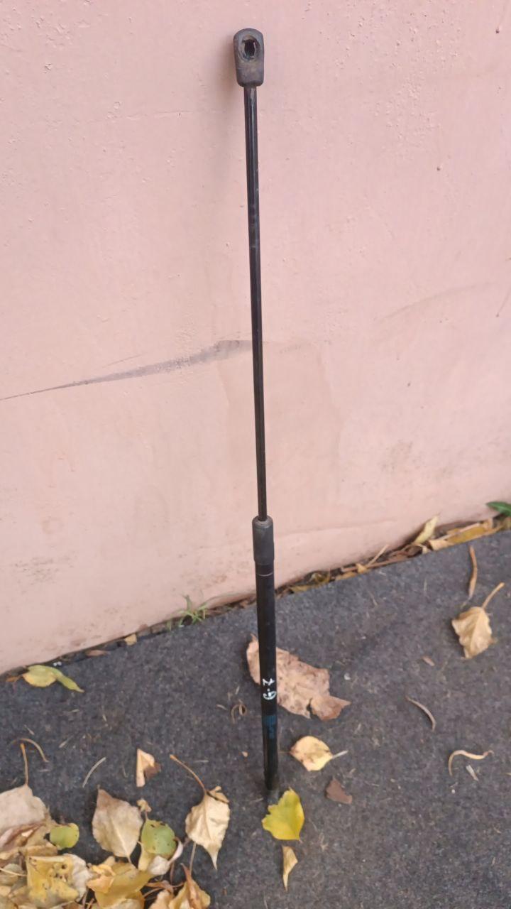 Амортизатор капоту Volkswagen golf 7, фото 1