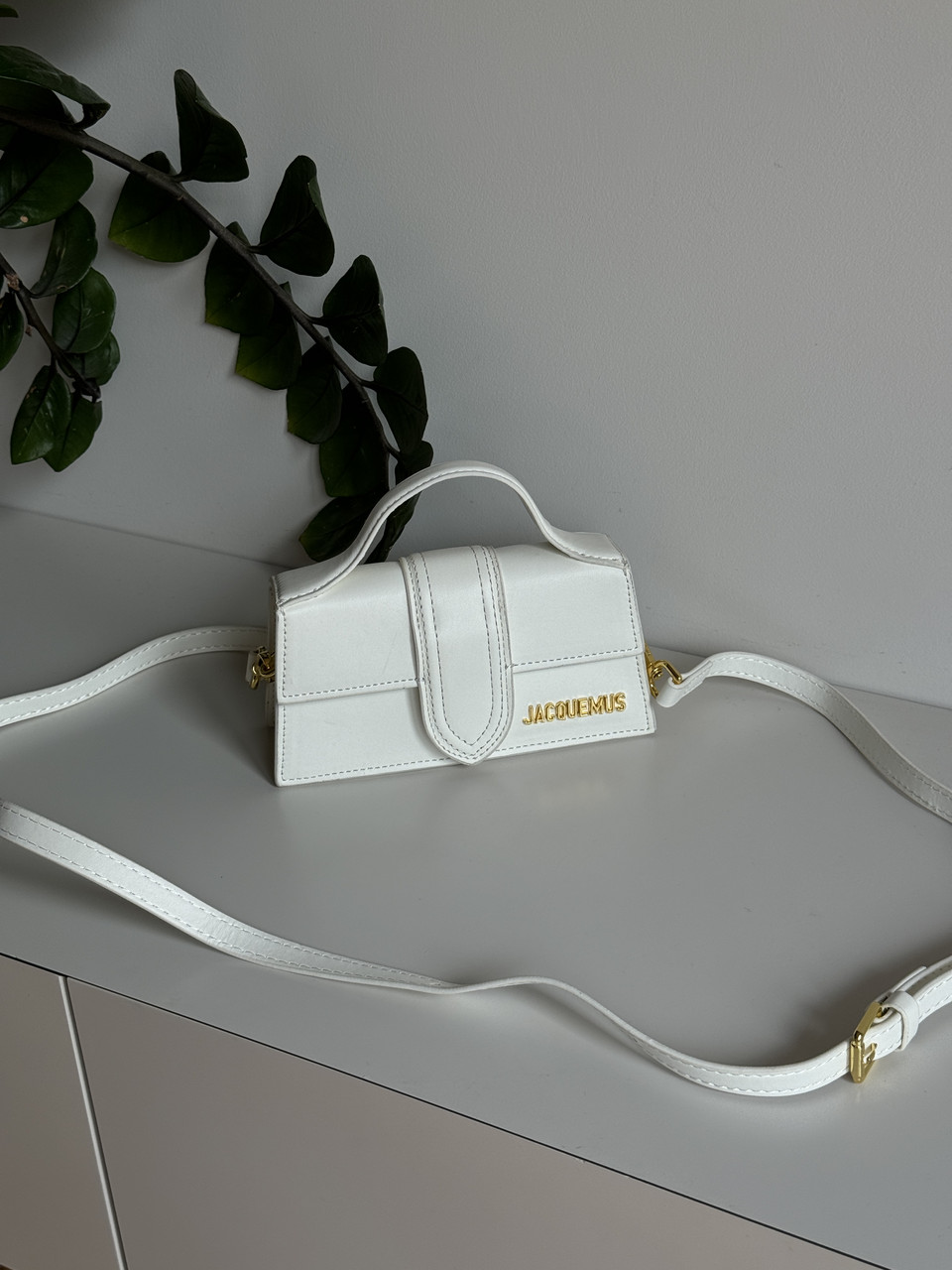 Маленька жіноча сумка Jacquemus крос-боді біла, фото 1