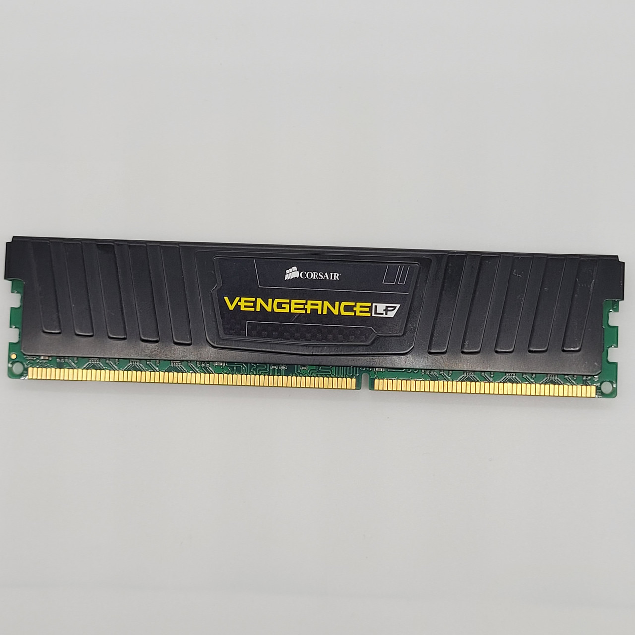 Ігрова оперативна пам'ять Corsair Vengeance DDR3 8 Gb 1600MHz PC3 12800U 2R8 CL10 (CML16GX3M2A1600C10) Б/В