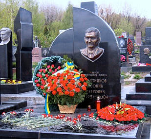 Скульптуру-погруддя з бронзи чоловікові № 1342