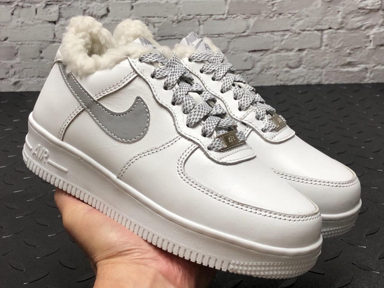 Зимові Кросівки Nike Air Force Winter White Reflective Fur | білі з рефлективними елементами, утеплені хутром, розміри 36–45, фото 1