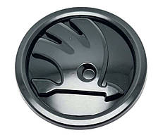 Емблема задня SKODA 80мм ЧОРНА глянцева пластик (на скотчі та 2 вусиках) OEM 5JD853621A