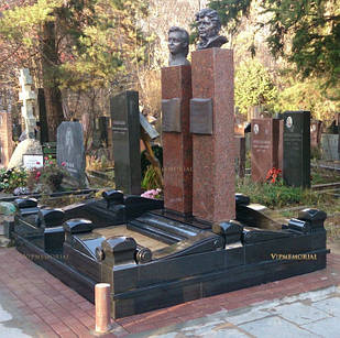 Скульптуру-погруддя з бронзи сімейній парі № 1354