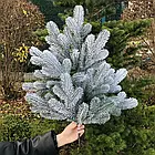 Штучна гілка хвої в снігу лита Хвоя Lux 60 см, фото 3