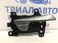 Ручка дверей внутрішня ззаду права Hyundai Tucson TL 1.7 DIESEL D4FD 2015 (б/у)
