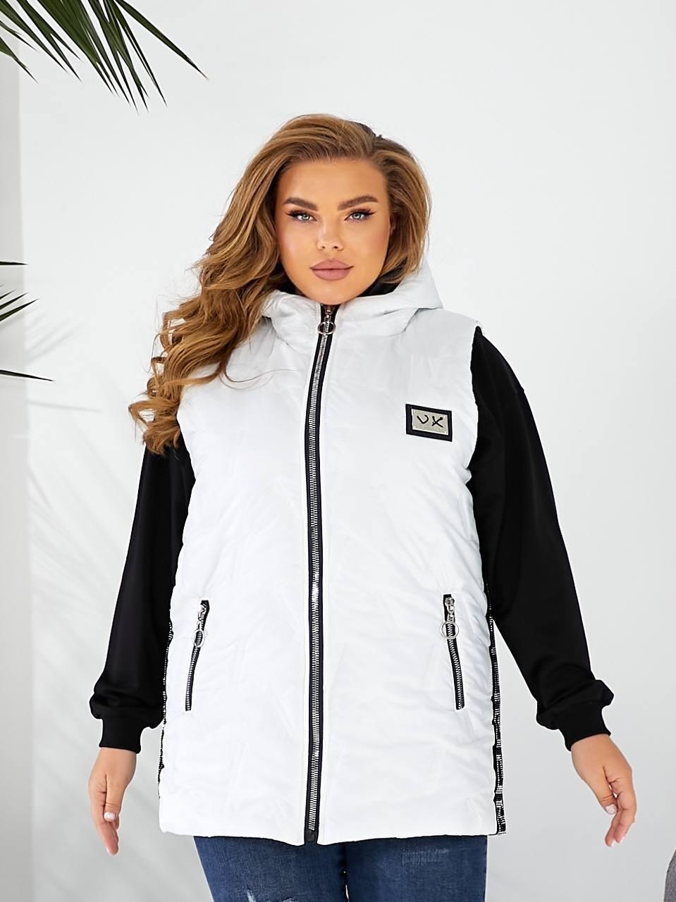 Жіноча осіння стьобана жилетка безрукавка з капюшоном, утеплена синтепоном, батал великі розміри, фото 1