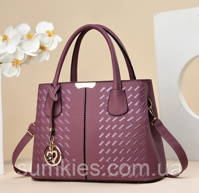 Модна жіноча сумочка з брелком. Жіноча сумка з плечовим ременем для жінок, фото 1