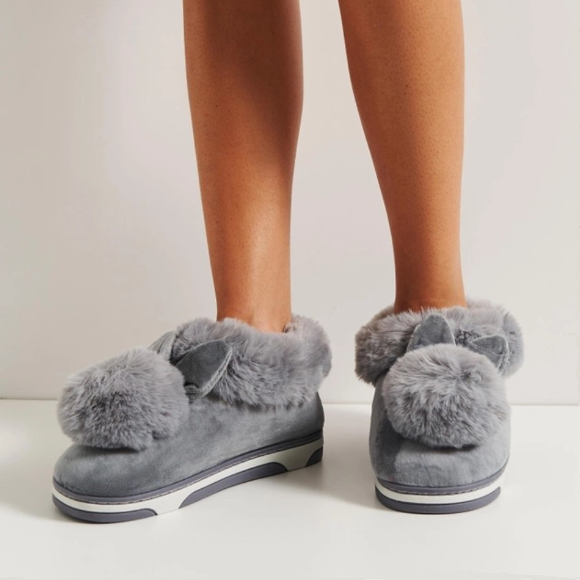 Мокасини автоледі СІРНІ еко ЗАМШУ з вушками та пумпонами утеплені хутром сліпони лофери