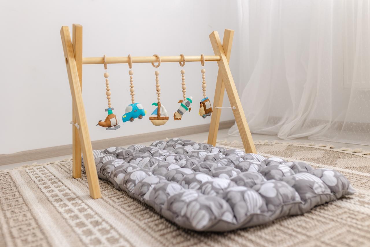 Мобіль дитячий підлоговий Веселі мандри з матрациком Love me