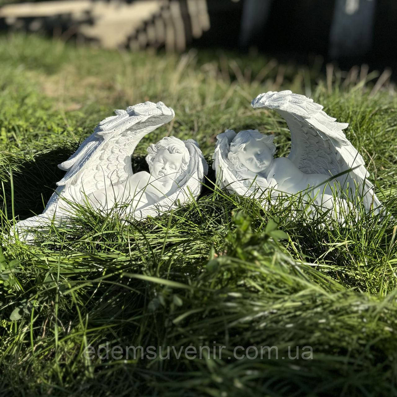 Комплект садових фігур Пара лежачих янголів на крилі, фото 1