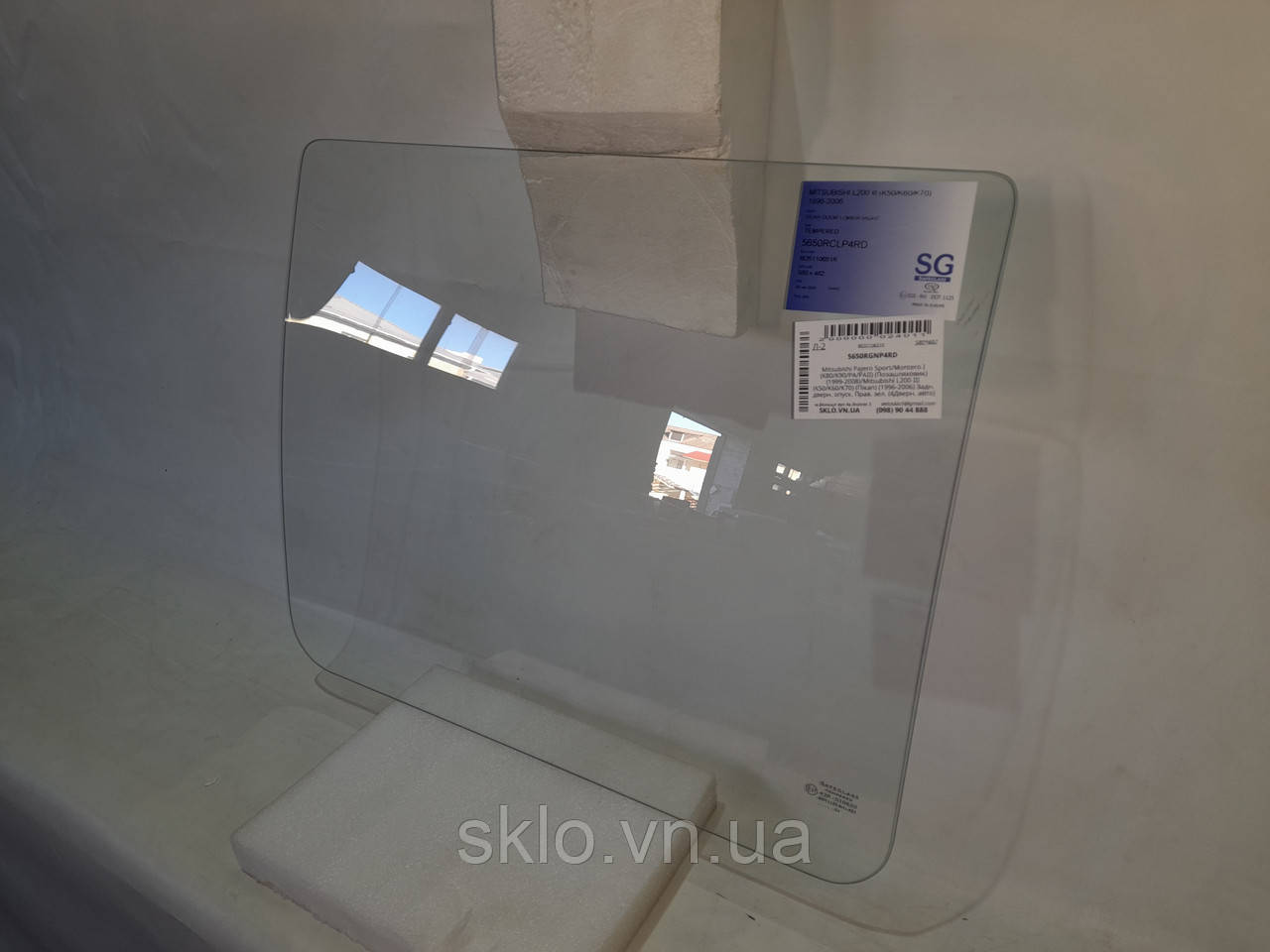 Заднє дверне скло Mitsubishi Pajero Sport/L200 1996-2008 праве, опускне, зелене - Міцубіші Паджеро/Л200